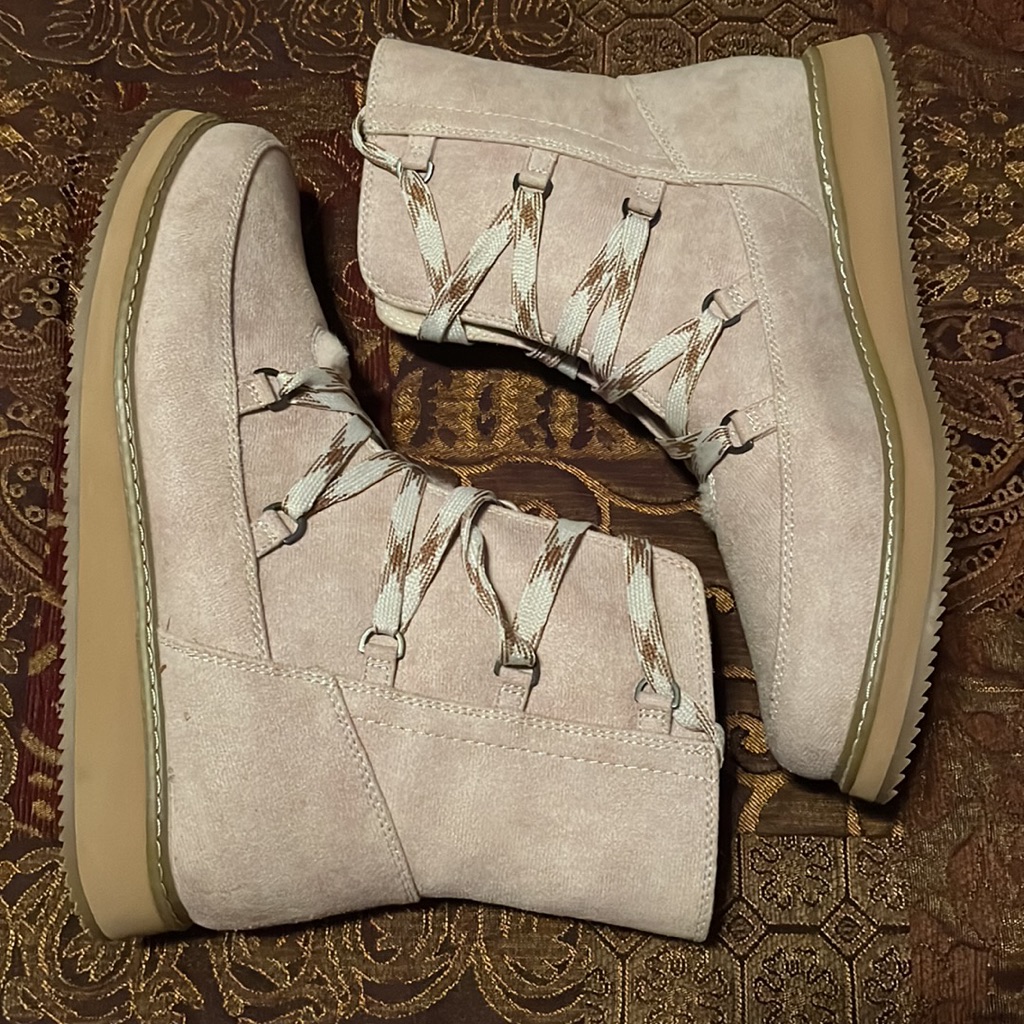 Universal Threads Shearling Boot